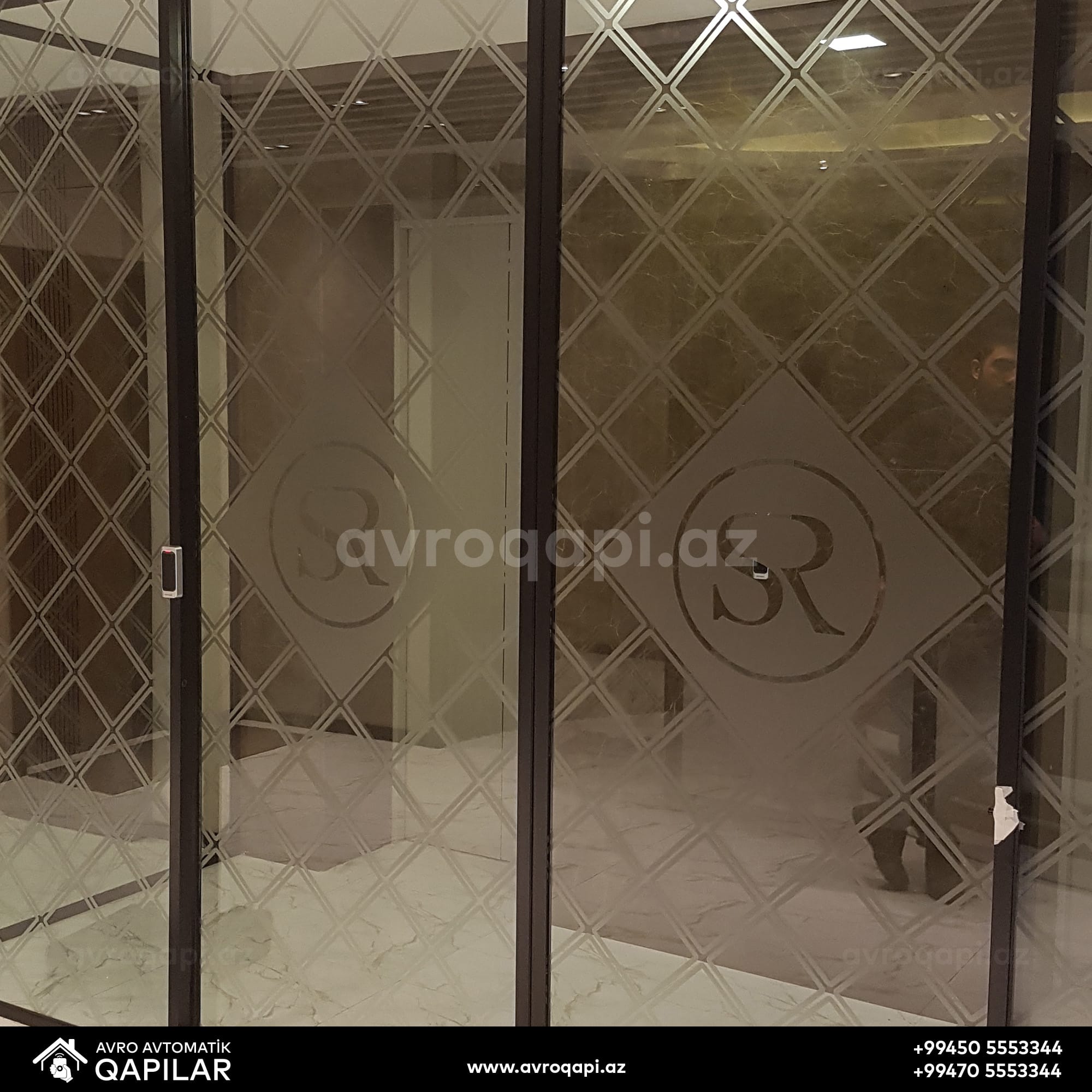 Babək Plazada quraşdırdığımız fotoselli qapı.