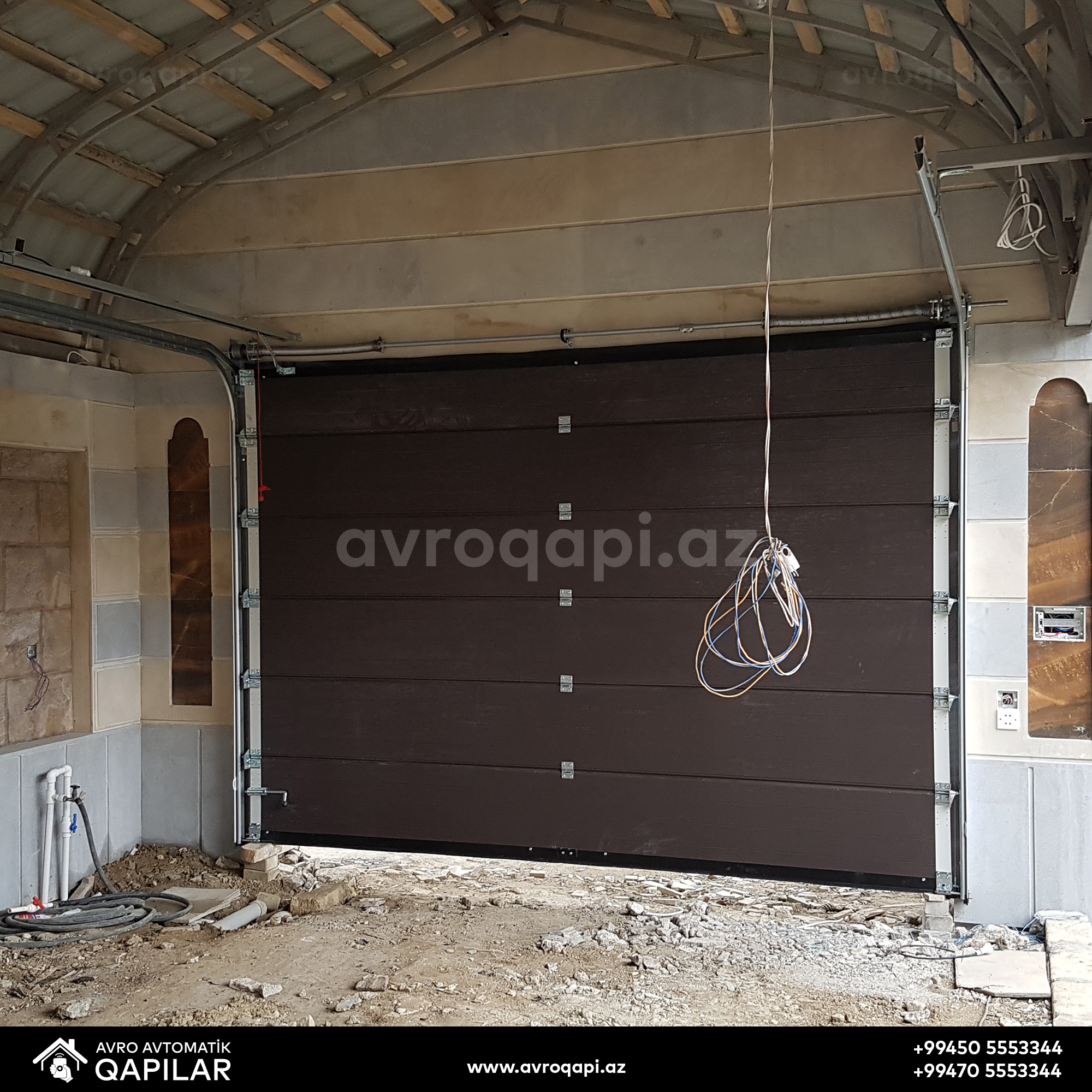 Şirkətimiz tərəfindən uğurla quraşdırılmış Seksiyonel Qaraj qapısı. ( Bakıxanov Qəsəbəsi )